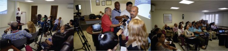 tres fotografías de la rueda de prensa con periodistas en la sala de juntas de la empresa