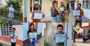 Imagen representativa del persona de centroaguas entregando premios a los niños ganadores del concurso de pintura infantil
